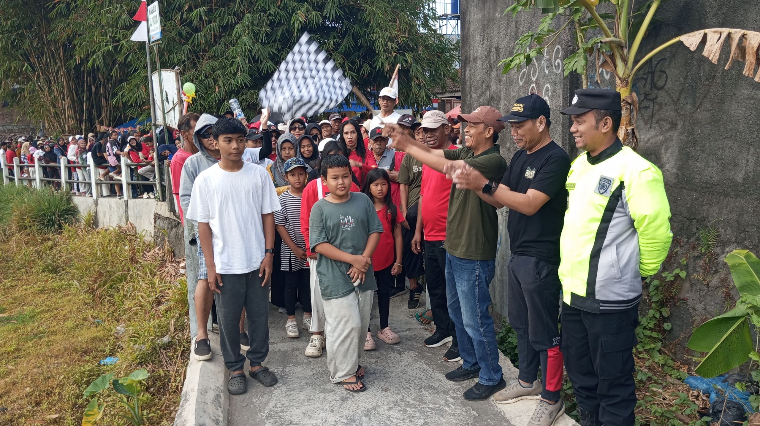 You are currently viewing Jalan Sehat Kelurahan Tidar Utara